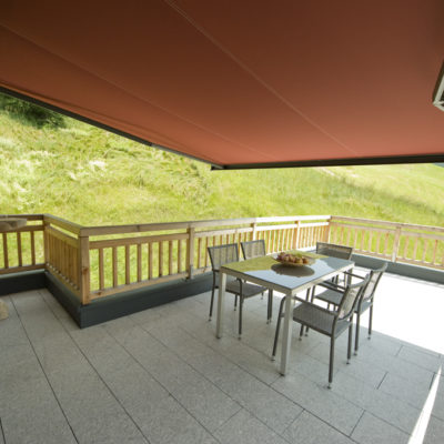 Dachterasse Chalet Glemmtal im Schatten